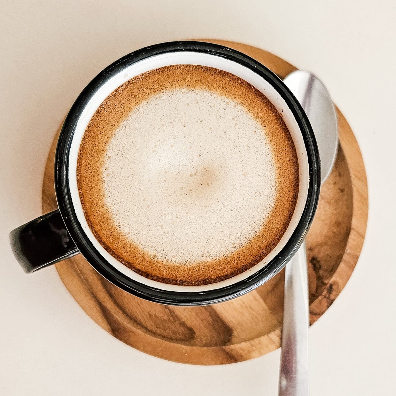 latte plant based servido no gatito